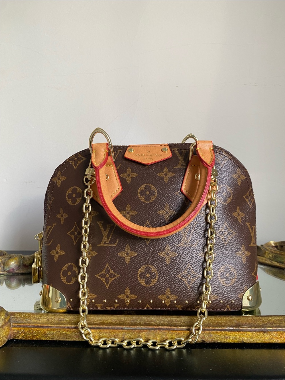 SHOULDER BAG